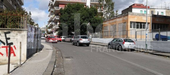 1-salle Propriété commerciale à Naples, Italy No. 57962 4