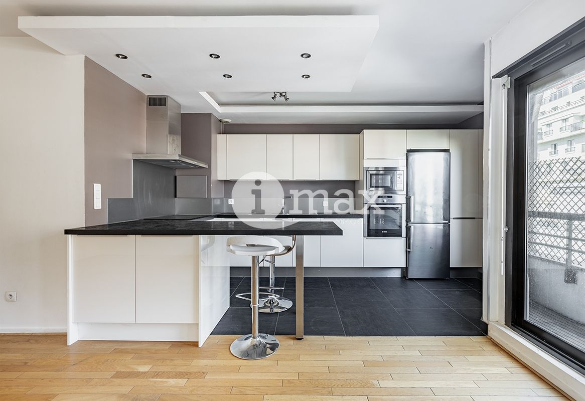 3 bedrooms Apartment in Levallois-Perret, France No. 166088