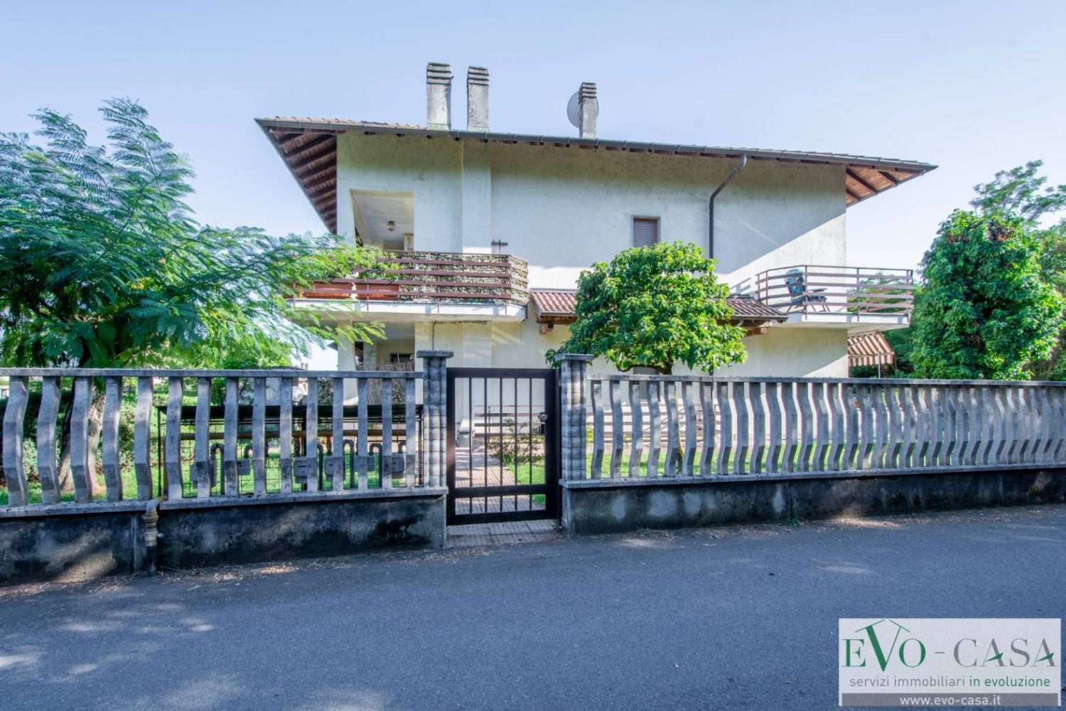 3 bedrooms Apartment in Castano Primo, Italy No. 390009