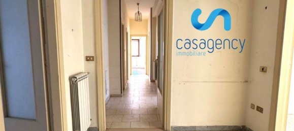 5 rooms Apartment in Caserta, Italy No. 163038 3