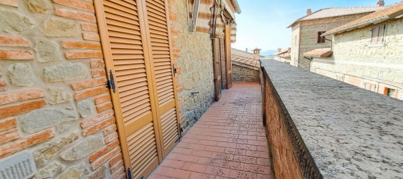 3 bedrooms House in Tuoro sul Trasimeno, Italy No. 338084 2