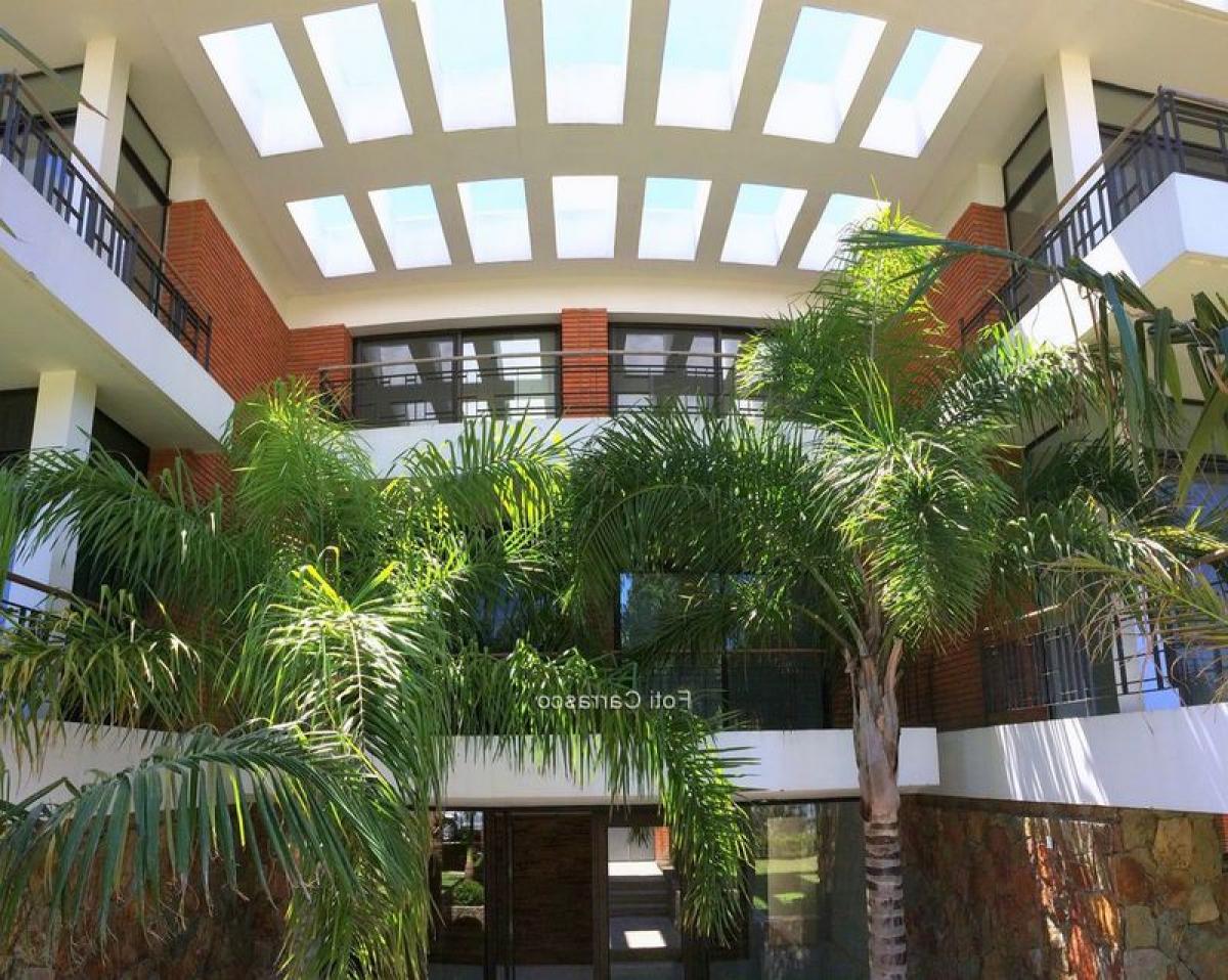 4 bedrooms Apartment in Montevideo, Uruguay No. 9510