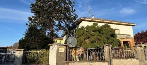 12 rooms Villa in Varese, Italy No. 176480 5