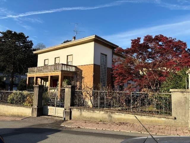 12 rooms Villa in Varese, Italy No. 176480