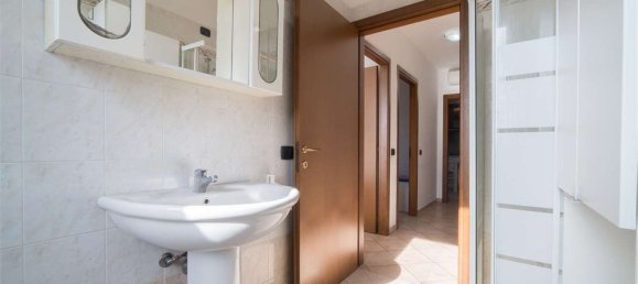 3 Schlafzimmer Wohnung in Mantua, Italy, Nr. 359676 14