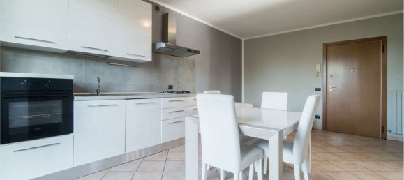 3 Schlafzimmer Wohnung in Mantua, Italy, Nr. 359676 3