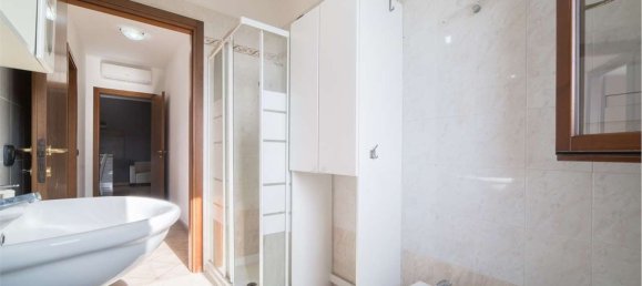 3 Schlafzimmer Wohnung in Mantua, Italy, Nr. 359676 13