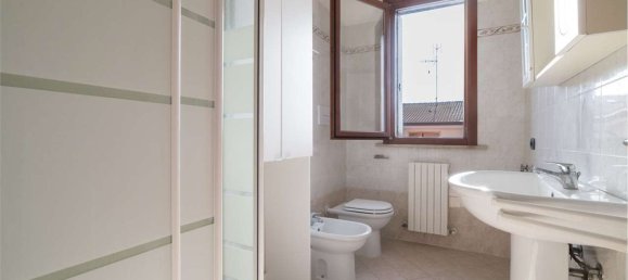 3 Schlafzimmer Wohnung in Mantua, Italy, Nr. 359676 12