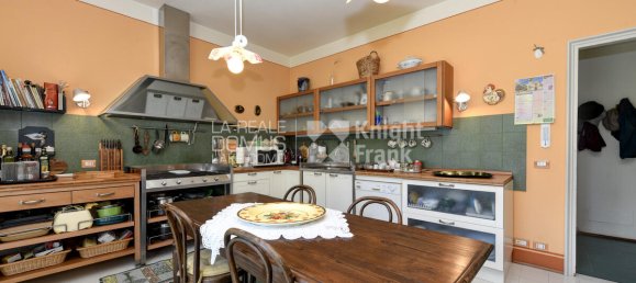 3 bedrooms Villa in Albiolo, Italy No. 76772 2