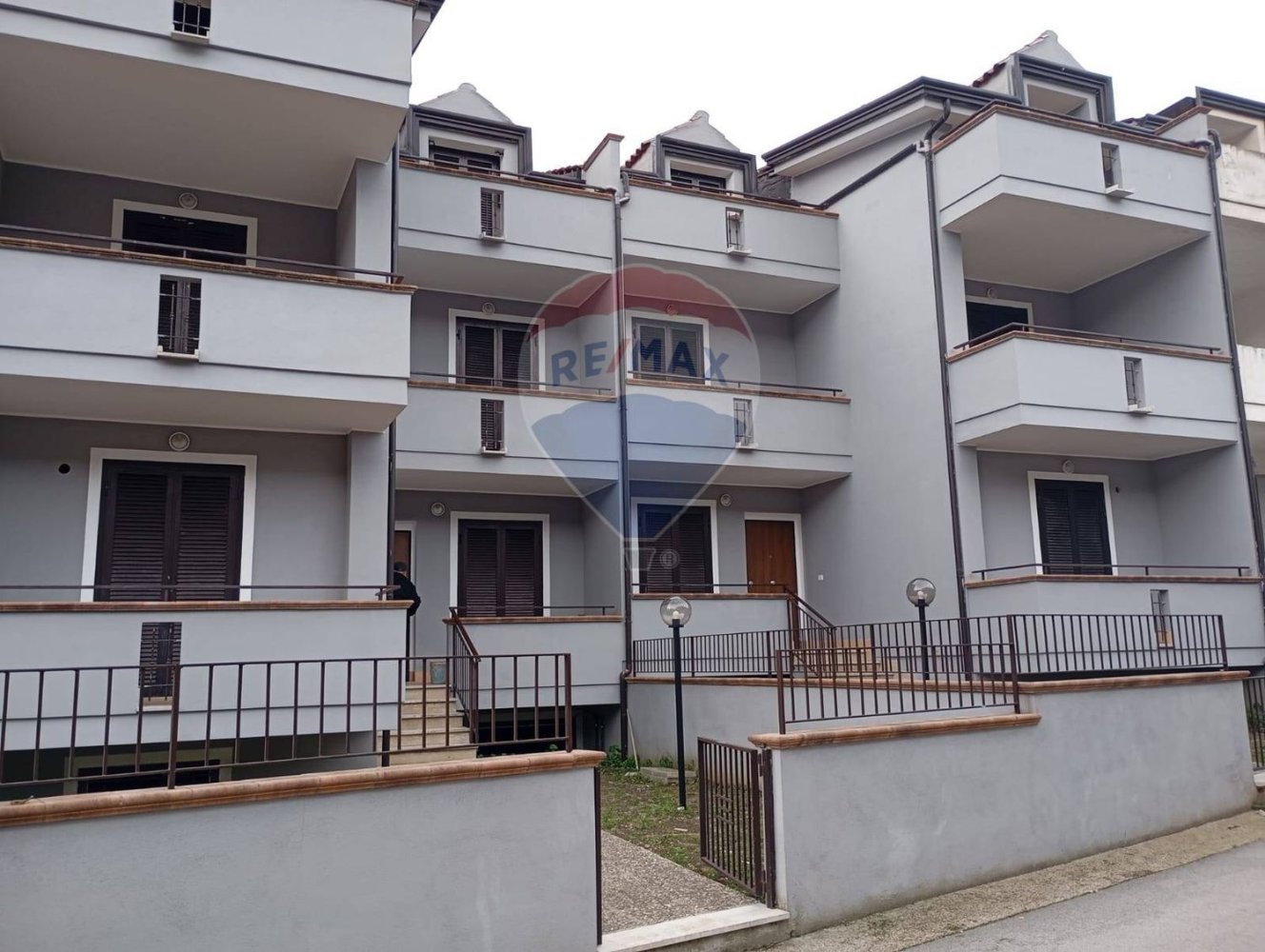 Apartamento de 10 dormitorios en Santa Maria a Vico, Italy No. 312388