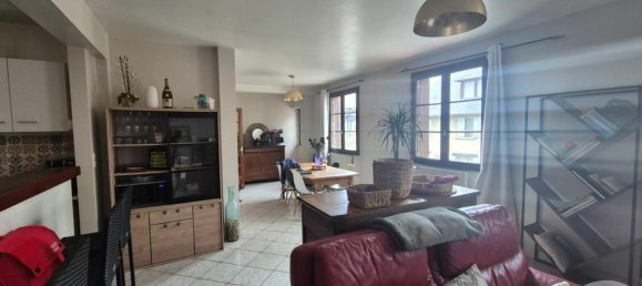 3 bedrooms House in Uzerche, France No. 332463 4