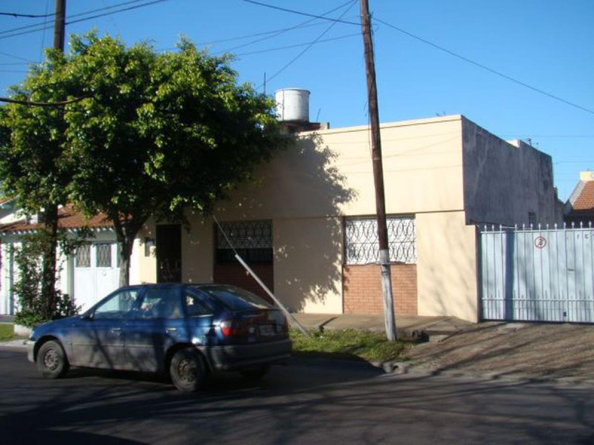 4 bedrooms House in Avellaneda, Argentina No. 53573