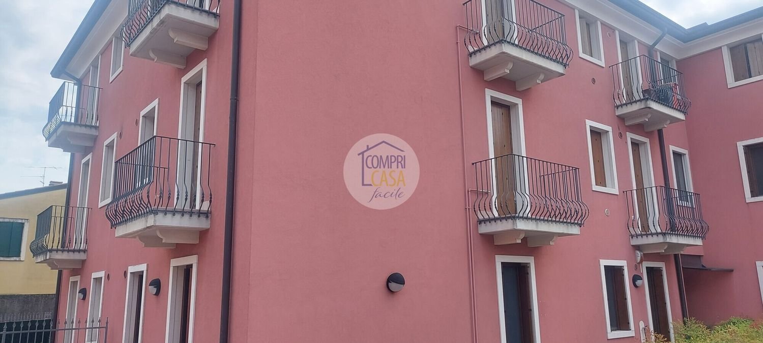 3 rooms Apartment in San Giovanni Lupatoto, Italy No. 298277