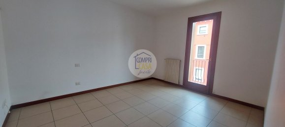 3 rooms Apartment in San Giovanni Lupatoto, Italy No. 298277 8