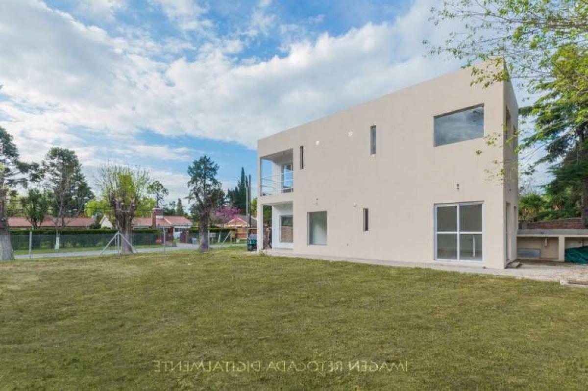 2 bedrooms House in Ezeiza, Argentina No. 19419