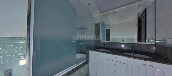 4 Schlafzimmer Wohnung in L'Hospitalet de Llobregat, Spain, Nr. 32578 5