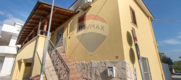 Casa de 9 habitaciónes en Manoppello, Italy No. 65665 8