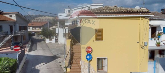 Casa de 9 habitaciónes en Manoppello, Italy No. 65665 41