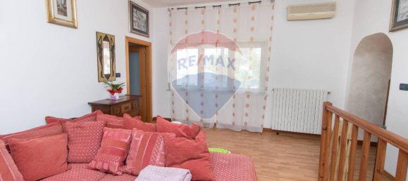 Casa de 9 habitaciónes en Manoppello, Italy No. 65665 28