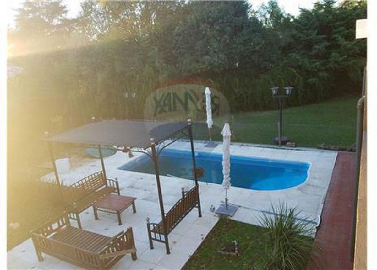 3 bedrooms House in Ezeiza, Argentina No. 15993