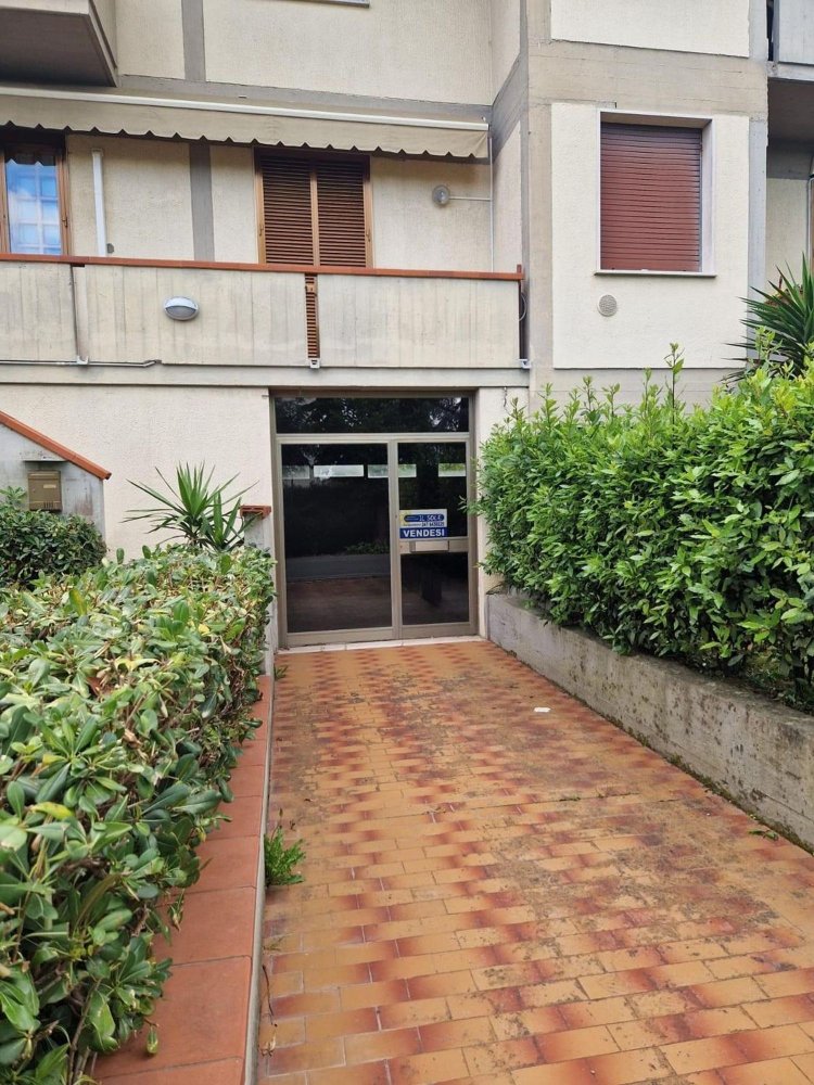  عقار تجاري في Casciana Terme Lari, Italy 100متر مربع رقم 81266