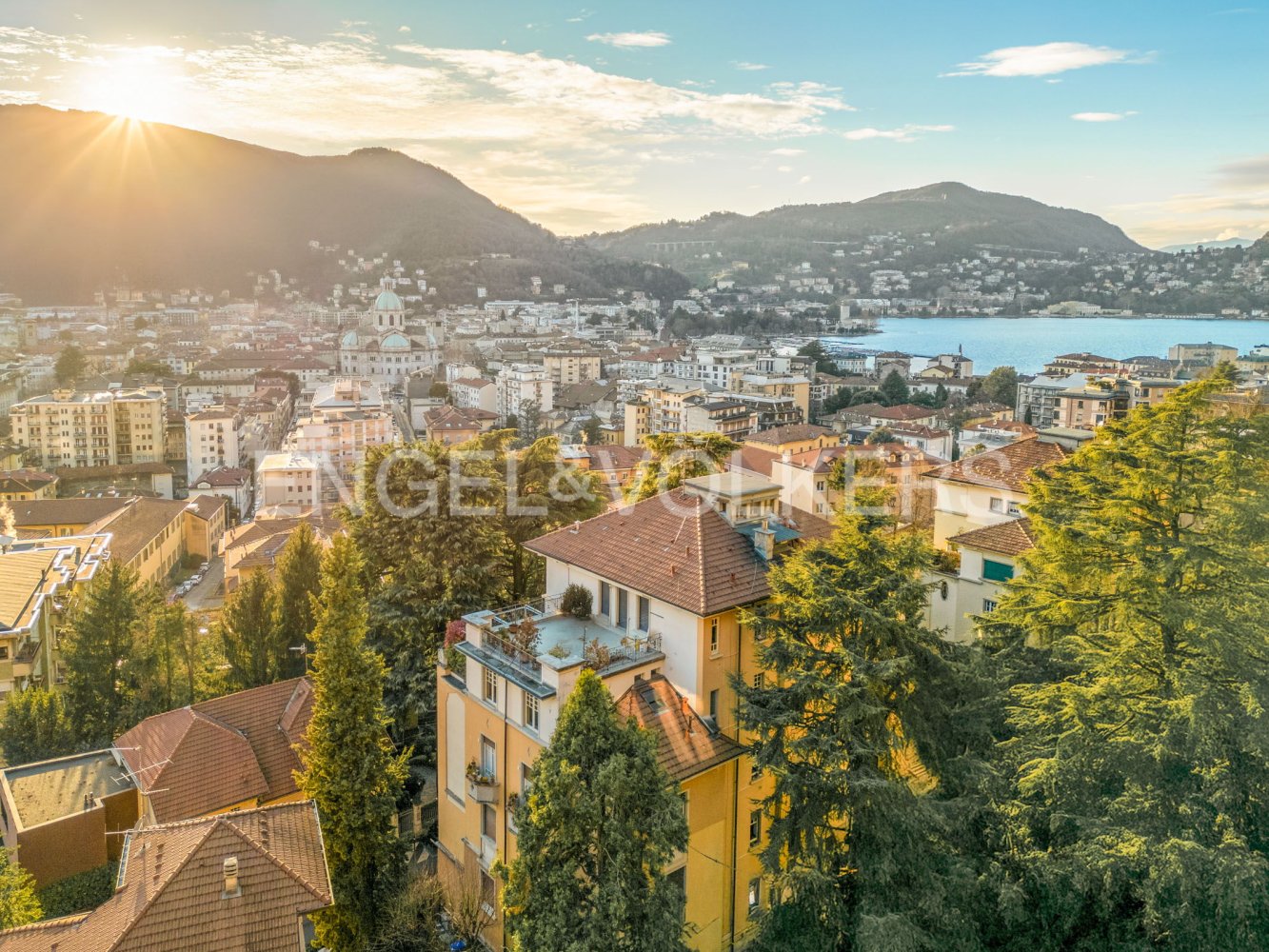 Квартира с 2 спальнями в Комо, Италия № 126702