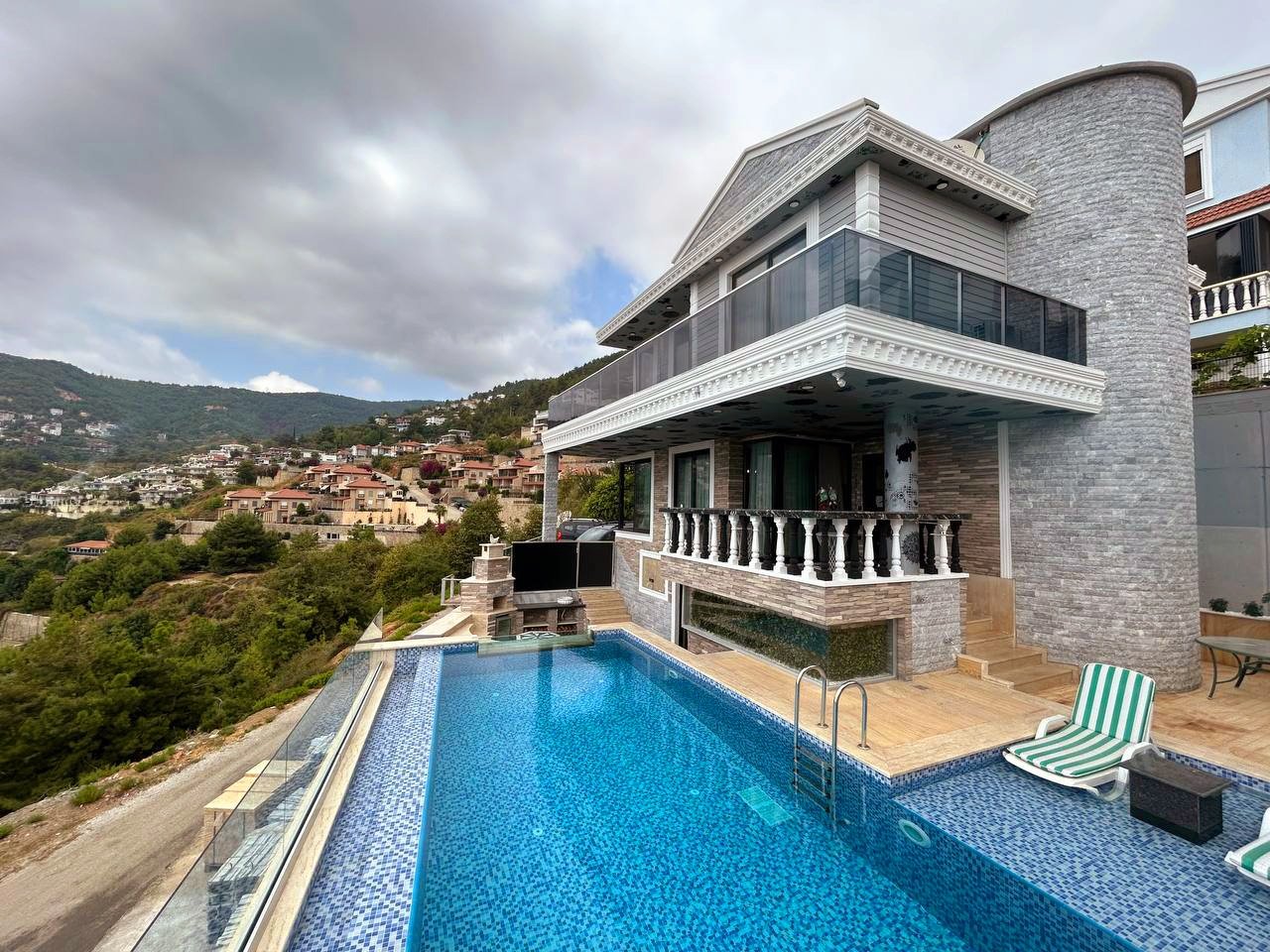 Villa 3+1 in Tepe, Turkey No. 16873