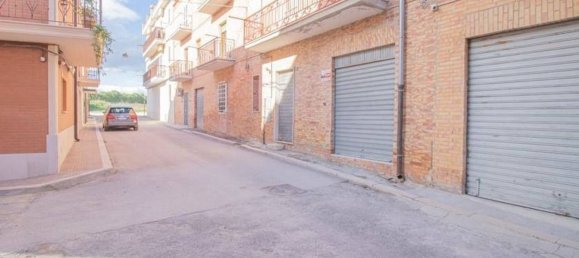 Квартира с 4 комнатами в Лучера, Италия № 64576 10