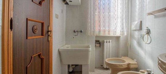 Квартира с 4 комнатами в Лучера, Италия № 64576 7