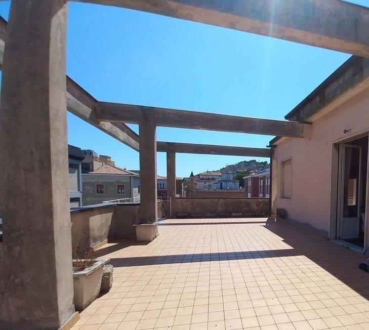 6 rooms Apartment in Ancona, Italy No. 21076