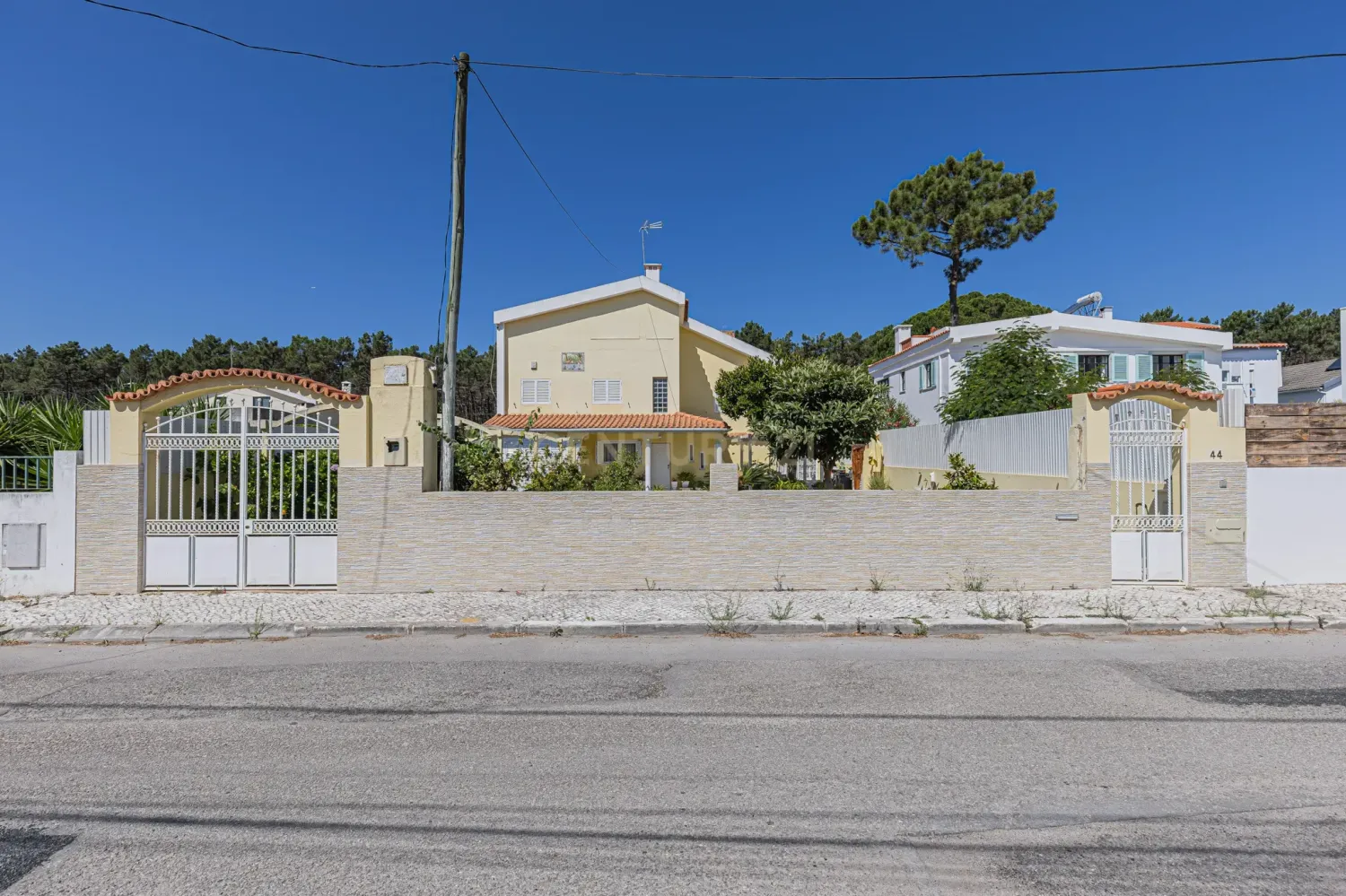 3 bedrooms Villa in Almada, Portugal No. 231686