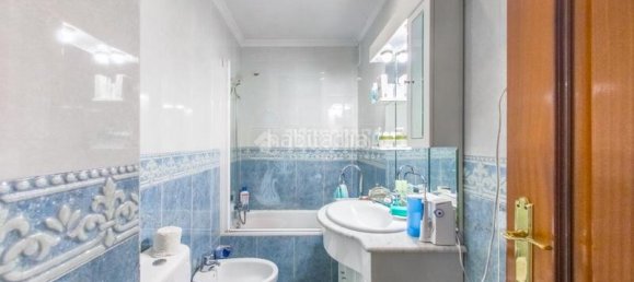 Apartamento de 4 dormitorios en Madrid, Spain No. 190935 12