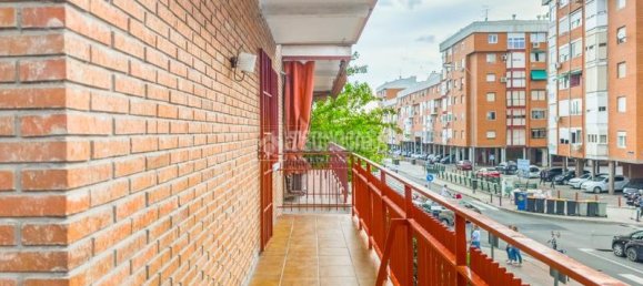 Apartamento de 4 dormitorios en Madrid, Spain No. 190935 4