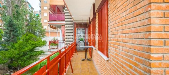 Apartamento de 4 dormitorios en Madrid, Spain No. 190935 3