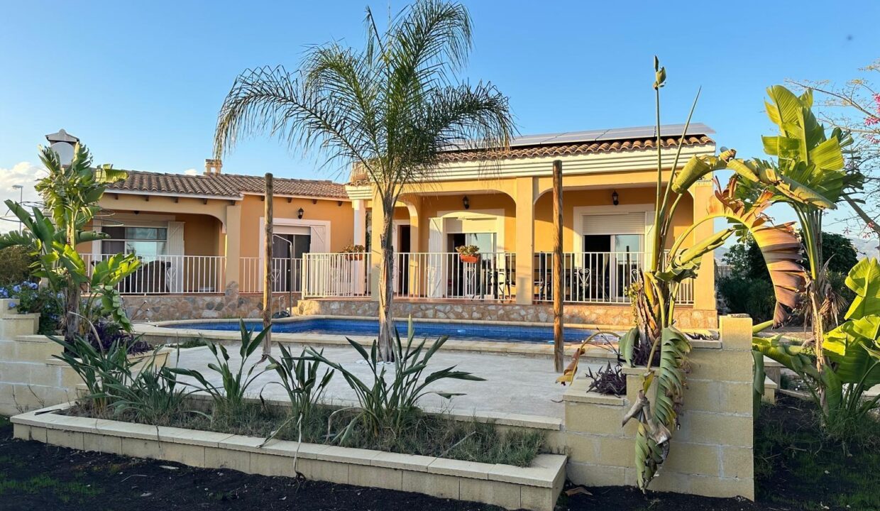 Villa de 3 dormitorios en Mutxamel, Spain No. 128278