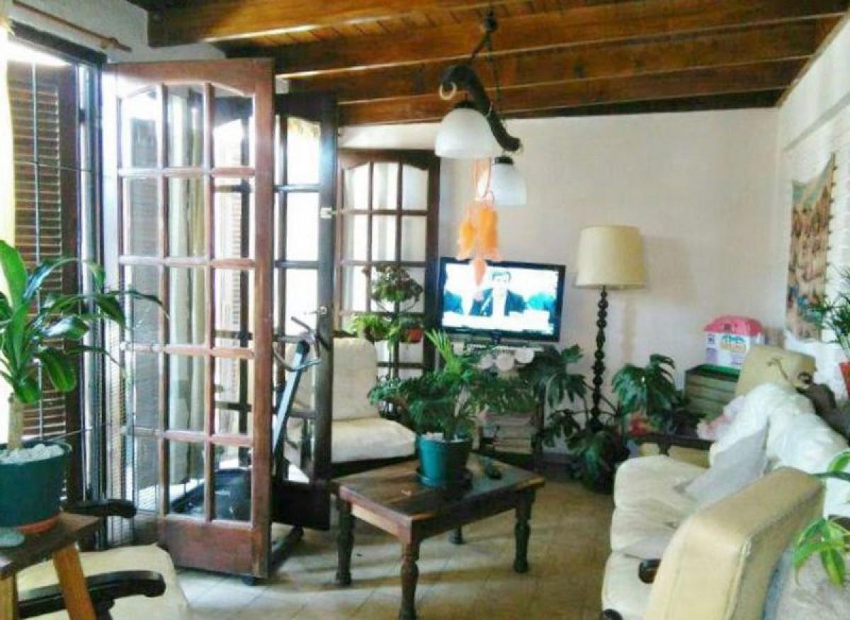 Apartamento de 3 dormitorios en Mar del Plata, Argentina No. 79080