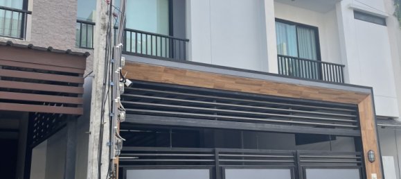 3 Schlafzimmer Stadthaus in Lat Phrao, Thailand, Nr. 63515 2