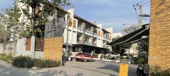 3 Schlafzimmer Stadthaus in Lat Phrao, Thailand, Nr. 63515 5