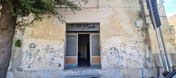  عقار تجاري في Lecce, Italy 360متر مربع رقم 130933 4