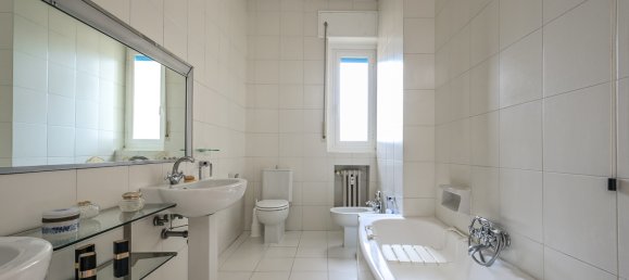 4 bedrooms Office in Genoa, Italy No. 84814 18