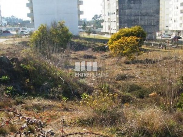 200m² Land in Darque, Portugal No. 65533