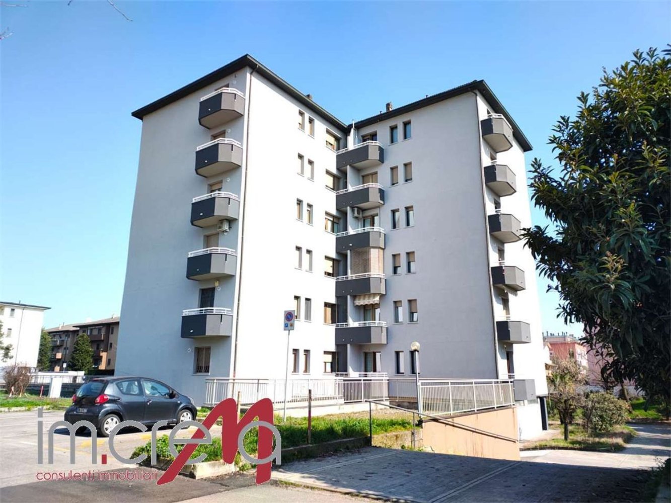 Apartamento de 4 habitaciónes en Crema, Italy No. 65521