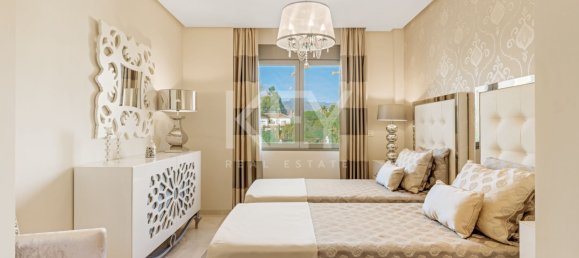 5 bedrooms Villa in Marbella, Spain No. 64405 4