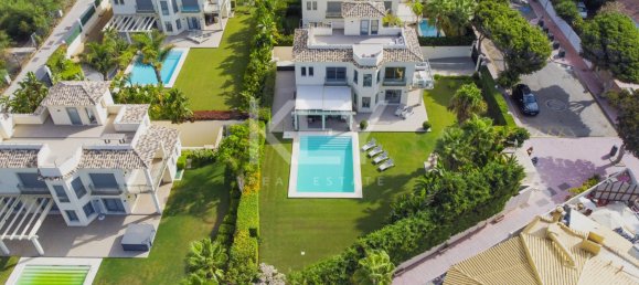 5 bedrooms Villa in Marbella, Spain No. 64405 23