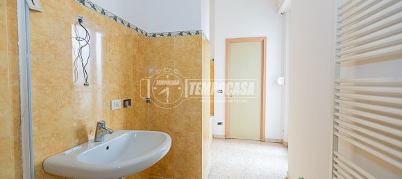 Apartamento de 2 dormitorios en Codogno, Italy No. 116410 12