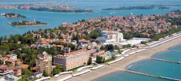 4000m² Building in Venice, Italy No. 176992 4