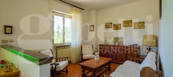 3 bedrooms House in Gubbio, Italy No. 357425 5