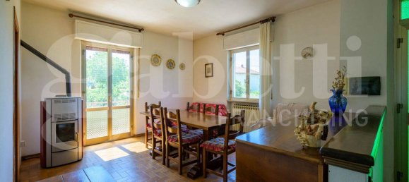 3 bedrooms House in Gubbio, Italy No. 357425 6