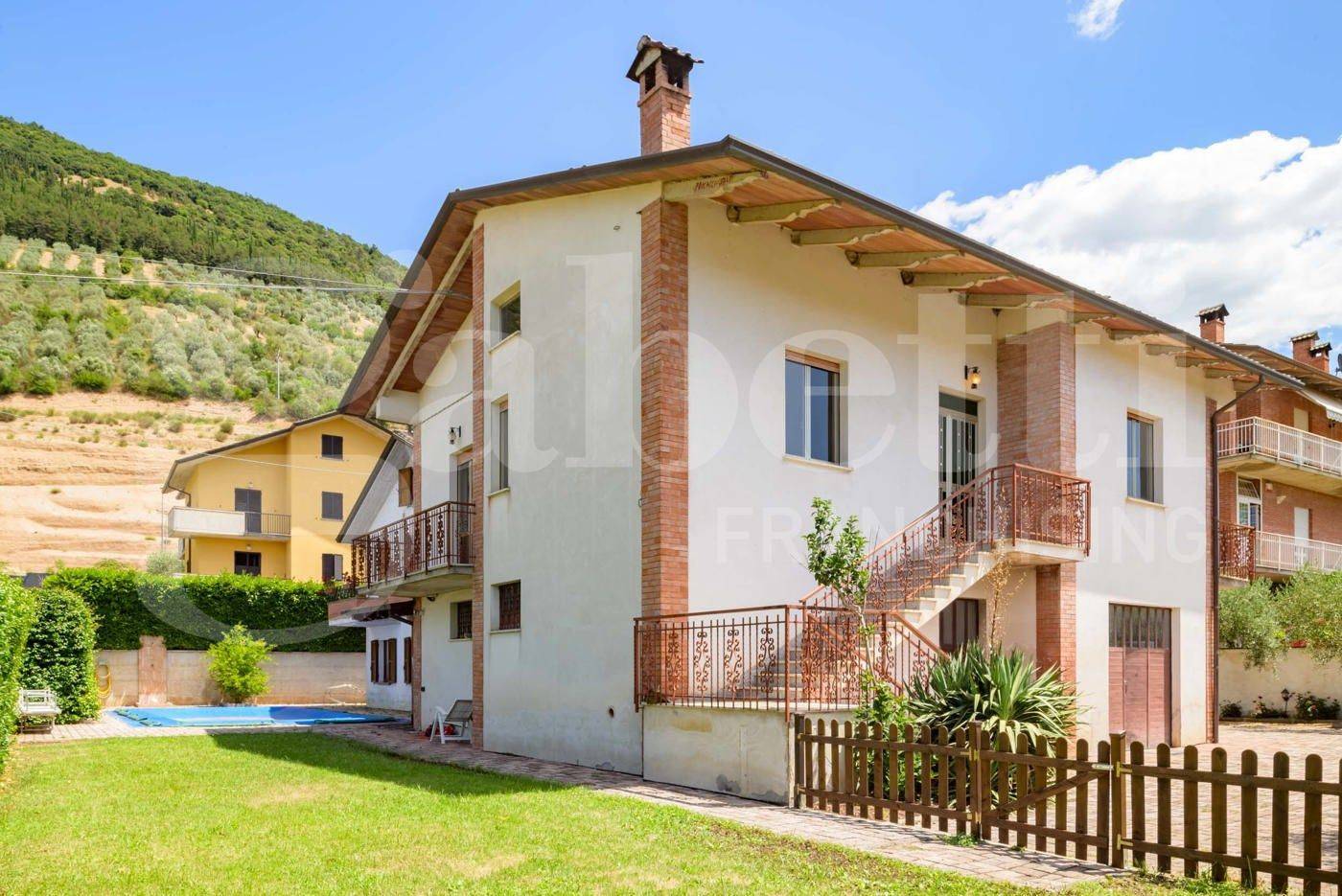 3 bedrooms House in Gubbio, Italy No. 357425