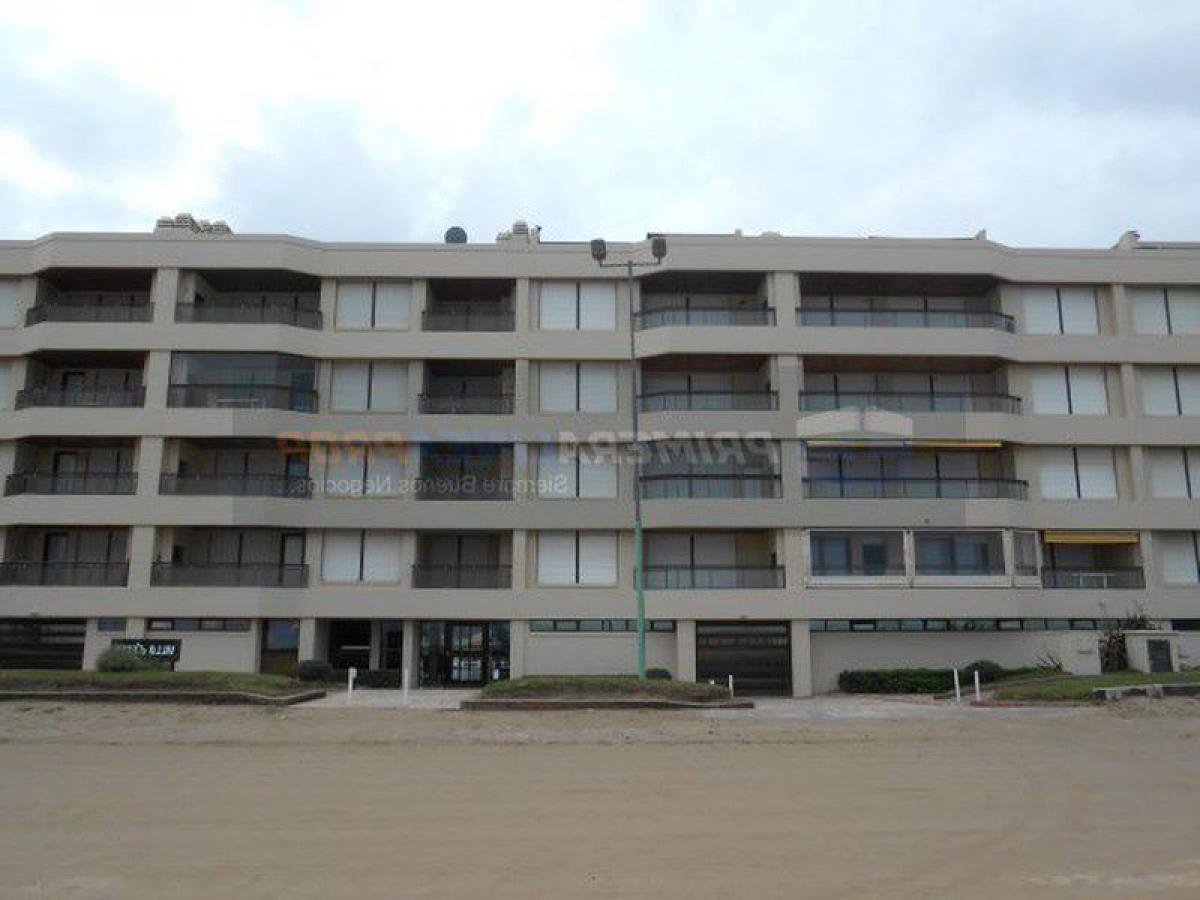 Apartamento de 3 dormitorios en Mar del Plata, Argentina No. 86281